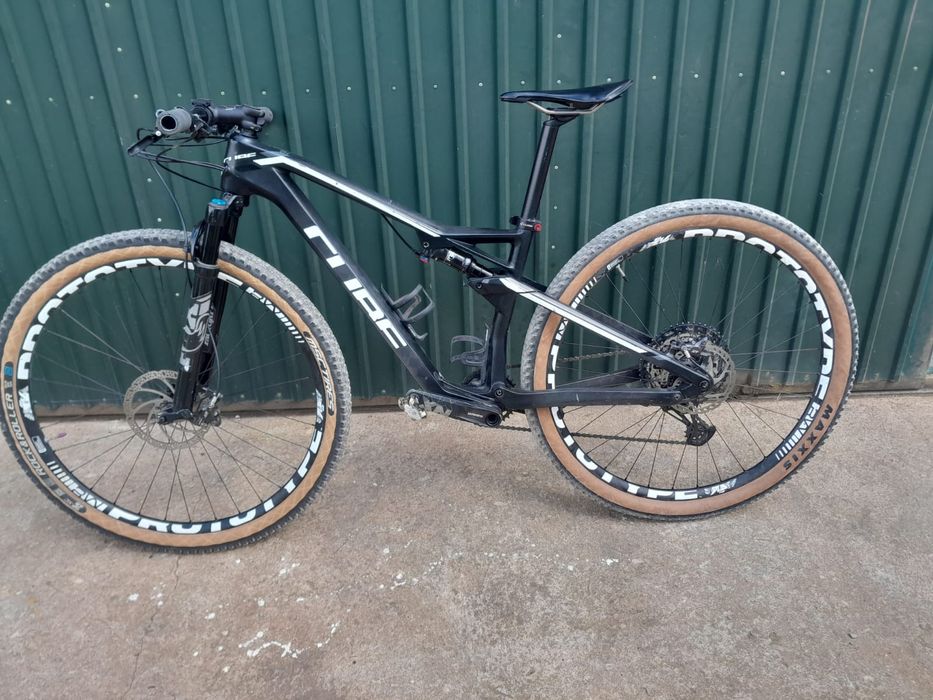 Bicicleta Cube ams 100 c:68 +Rolos de treino indoor horizontais Deuter