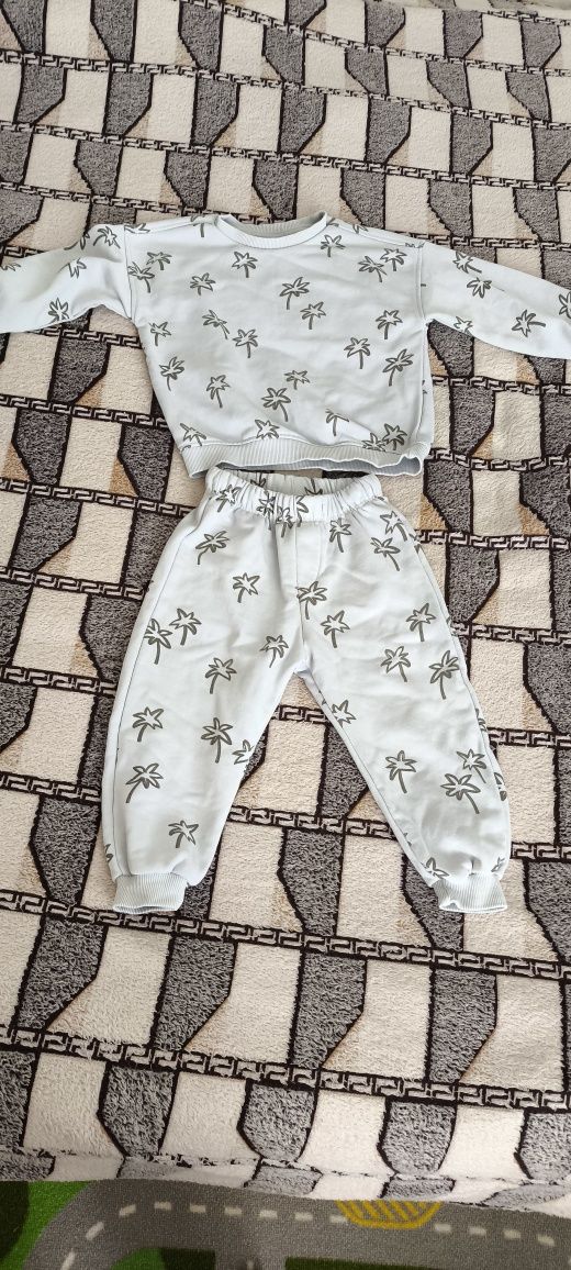 Продам костюм 98 розмір Zara