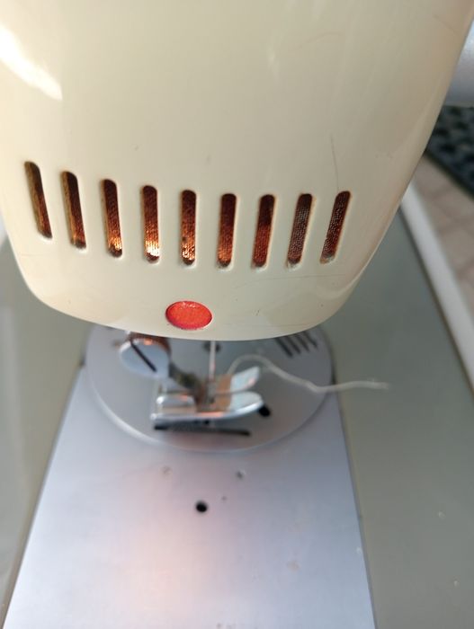 Máquina de costura elétrica com motor  nova