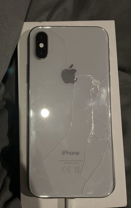 apple iphone XS 64GB