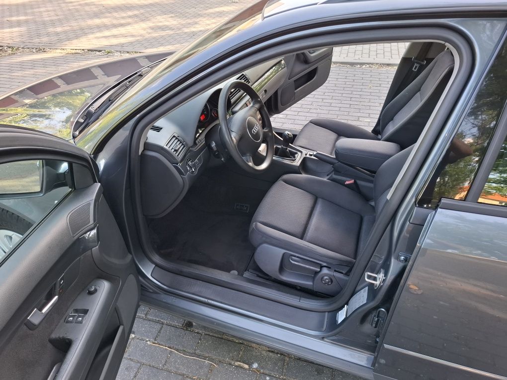 Audi A4 B6 1.6 Mpi Kombi Ładny Stan