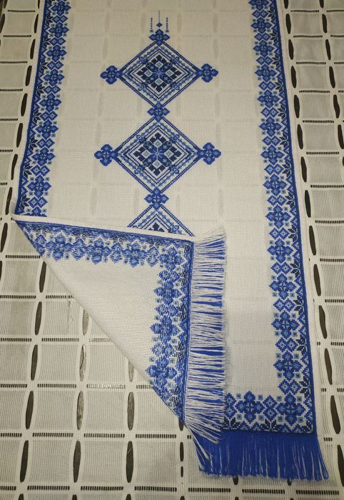 Вишита серветка-доріжка