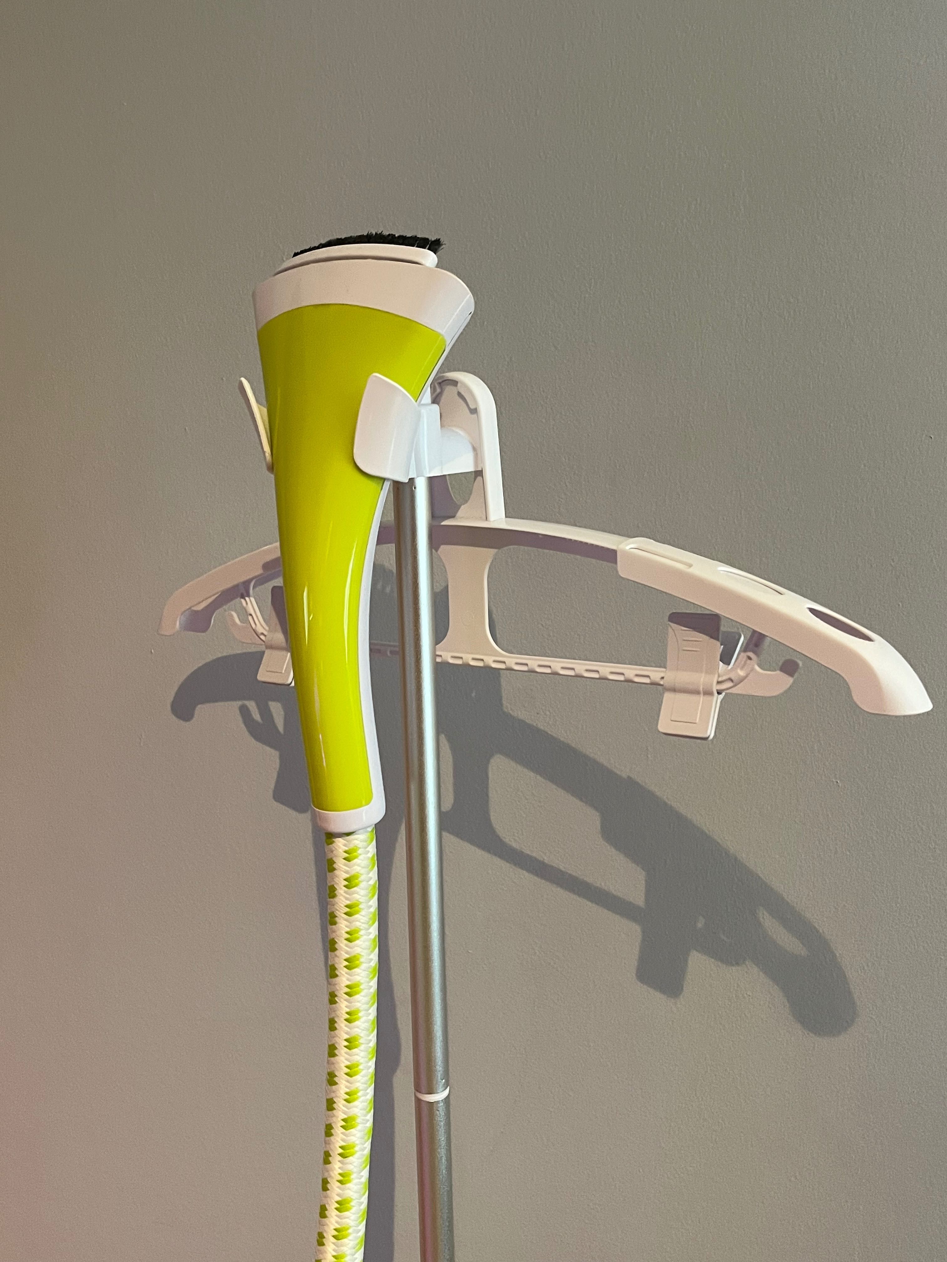 Garment steamer in excellent condition. 
Barely used.