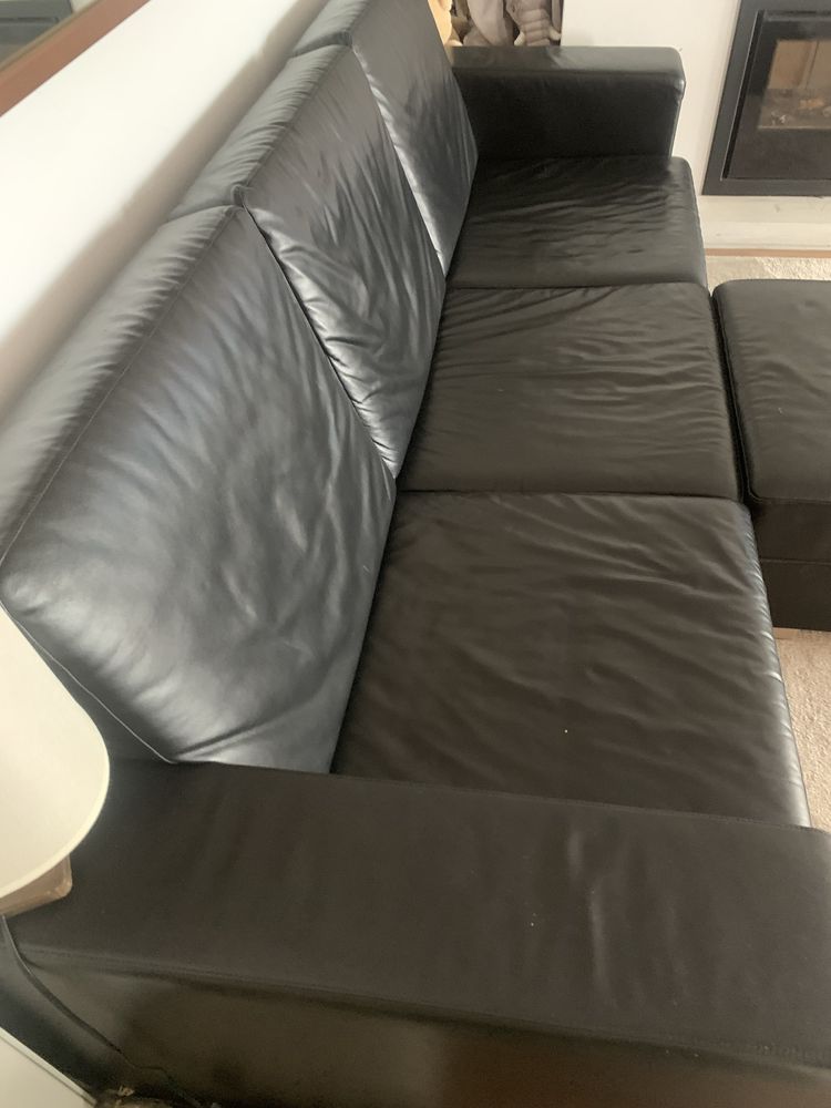 Sofa pele Preto 3 lugares com puff