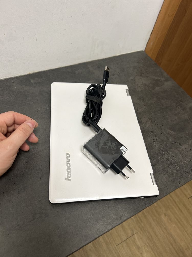 Lekki ultrabook Lenovo yoga 3