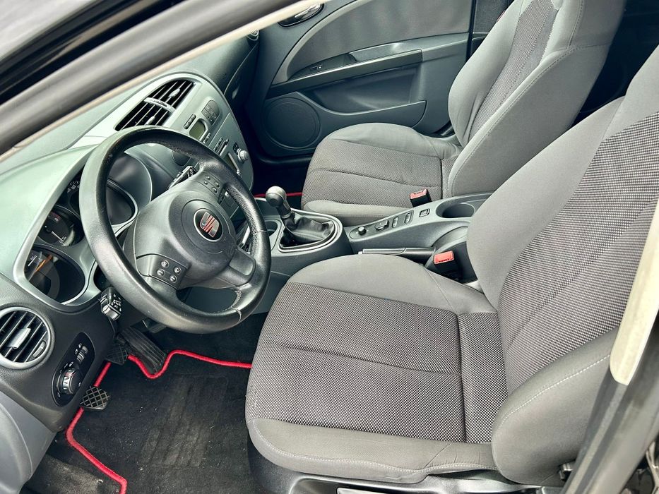 Seat Leon 1.6 b. super stan bez korozji .