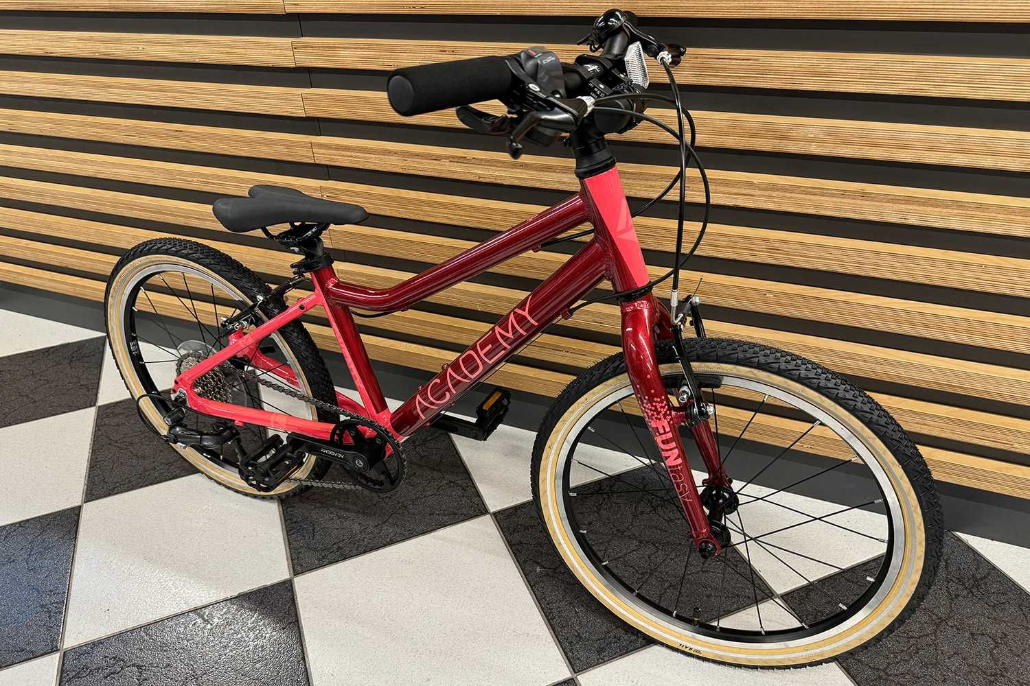 Rower dziecięcy ACADEMY 4 Magenta 20" KRAKÓW w ofercie kubikes puky