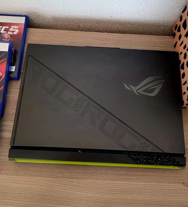Portátil asus strix