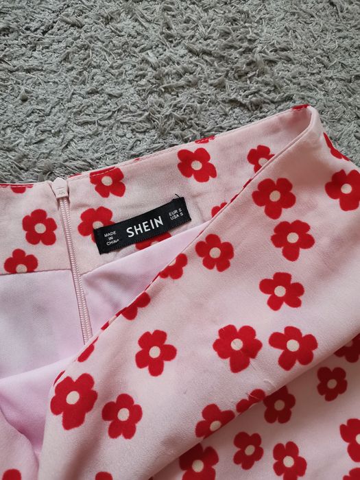 Różowa spódniczka w kwiatki Shein 36 S czerwona krótka mini letnia