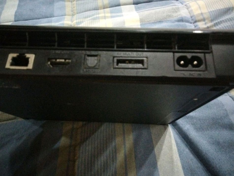 PlayStation 3 Super Slim + Cartão de Armazenamento