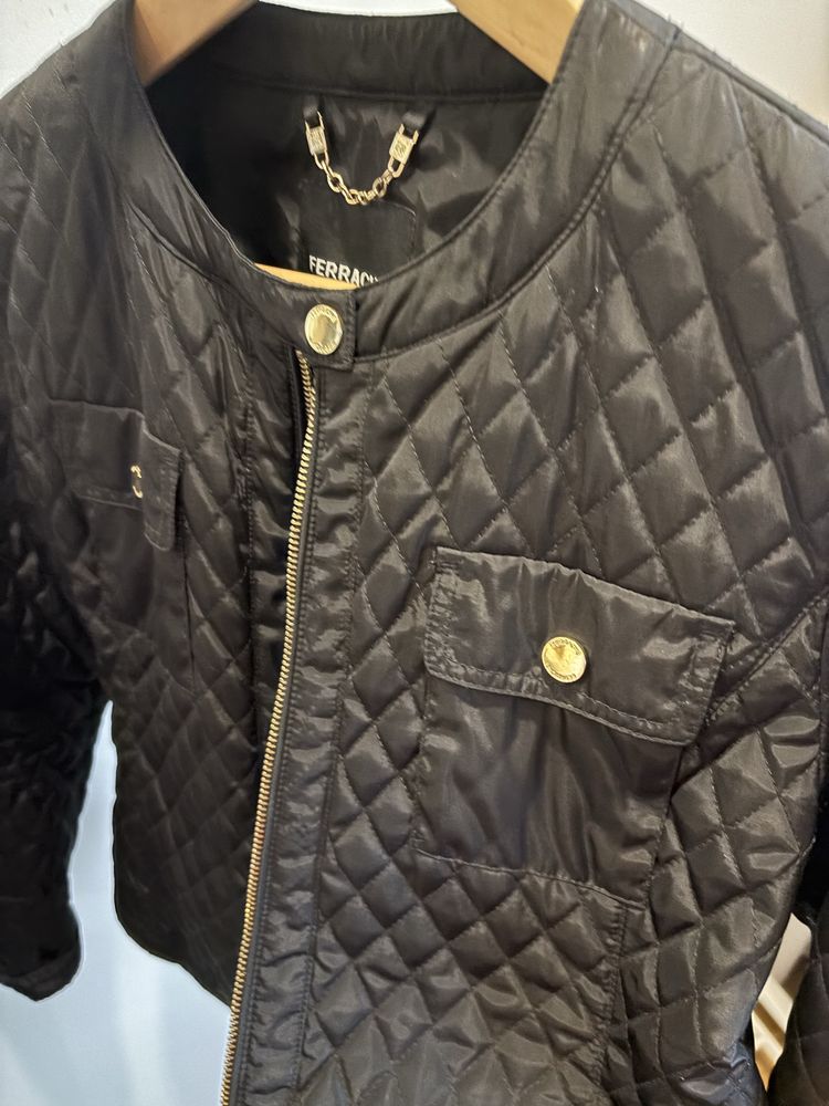 Casaco Ferrache modelo chanel