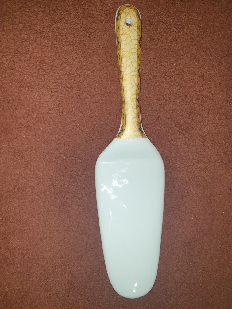 Лопатка для торта фарфоровая