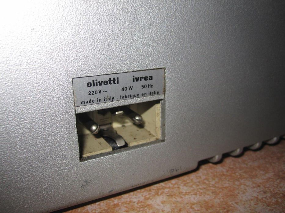 Máquina de escrever Olivetti Editor 3 - Colecção