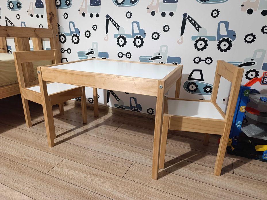 Stolik dziecięcy IKEA LÄTT + dwa krzesełka