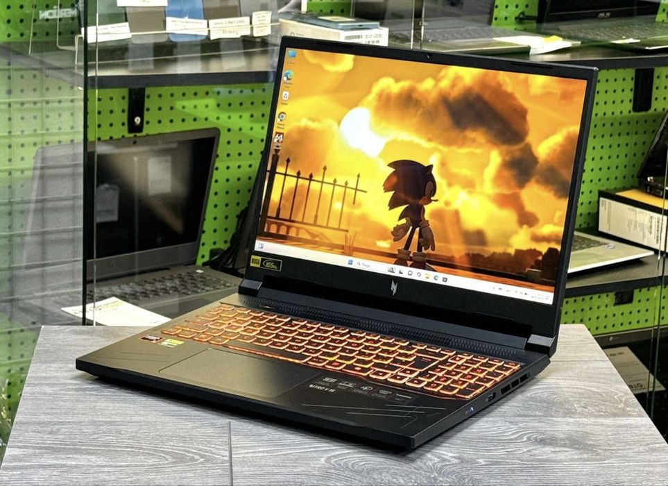 Acer Nitro V16 ( новий)