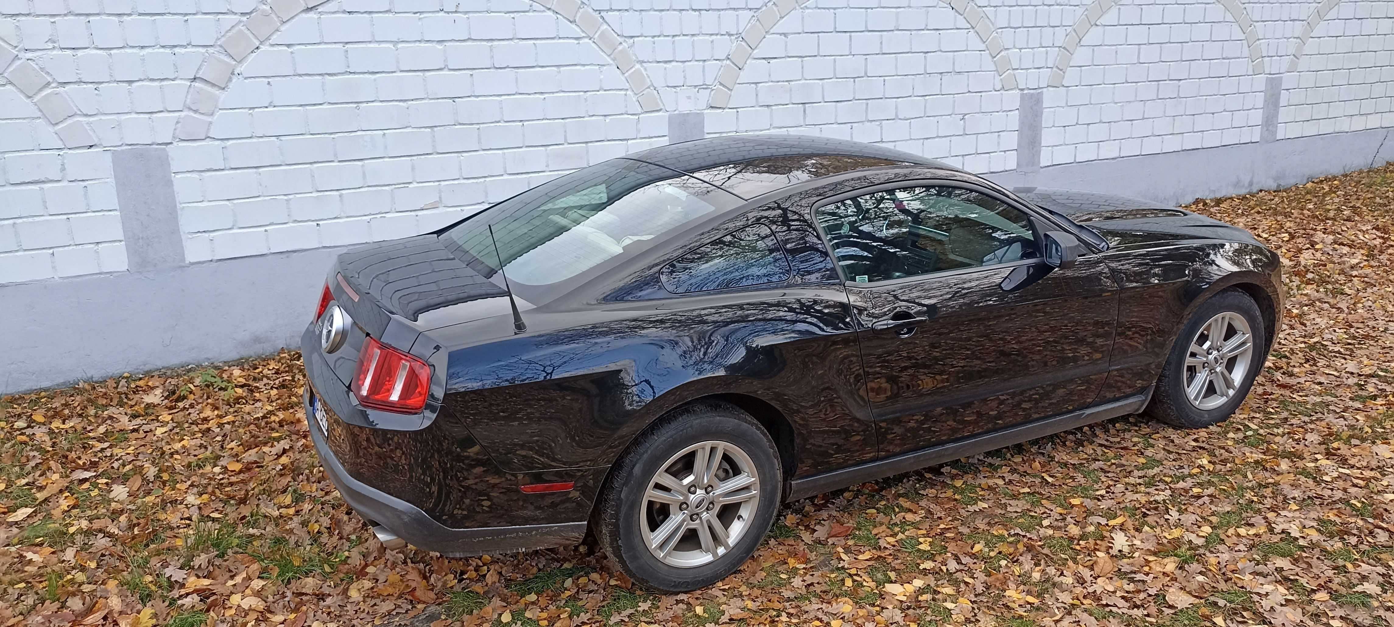 Ford Mustang 2011, 3,7 automat, 144 tys km