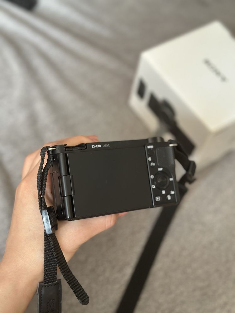 Продам Sony ZV-E10