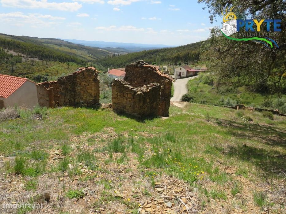 Ruína com pequeno logradouro a 15 minutos da Vila da Sertã