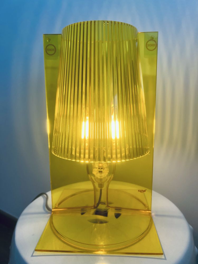 Candeeiro de mesa amarelo Kartell Take