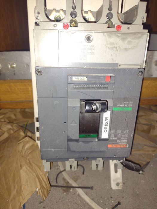 Wyłącznik mocy trzybiegunowy NS630 N Compact Merlin Gerin 630A