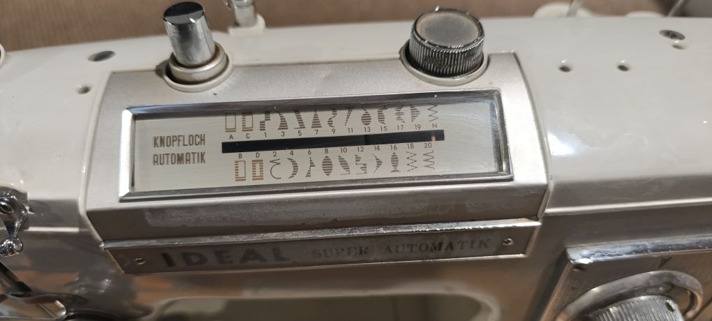 Maszyna do szycia IDEAL SUPER AUTOMATIC.