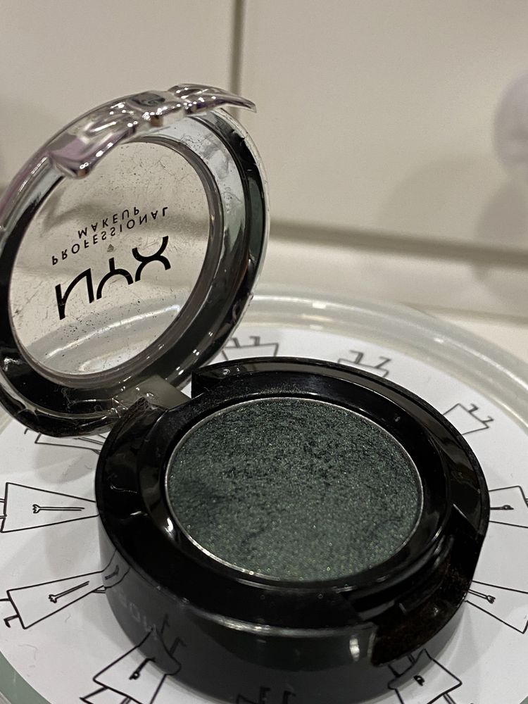 Nyx prismatic shadows, смарагдові/зелені тіні металік, з блискітками