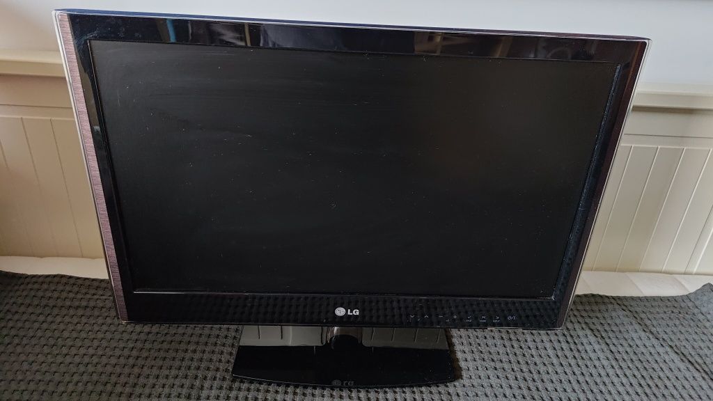 TV LG (22LV5500)