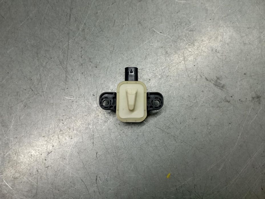 Sensor airbag frente esquerdo MERCEDES-BENZ GLA (X156)