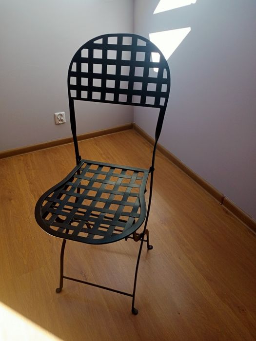 Krzesło metalowe czarne.
