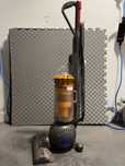 Aspirador Vertical Dyson DC40