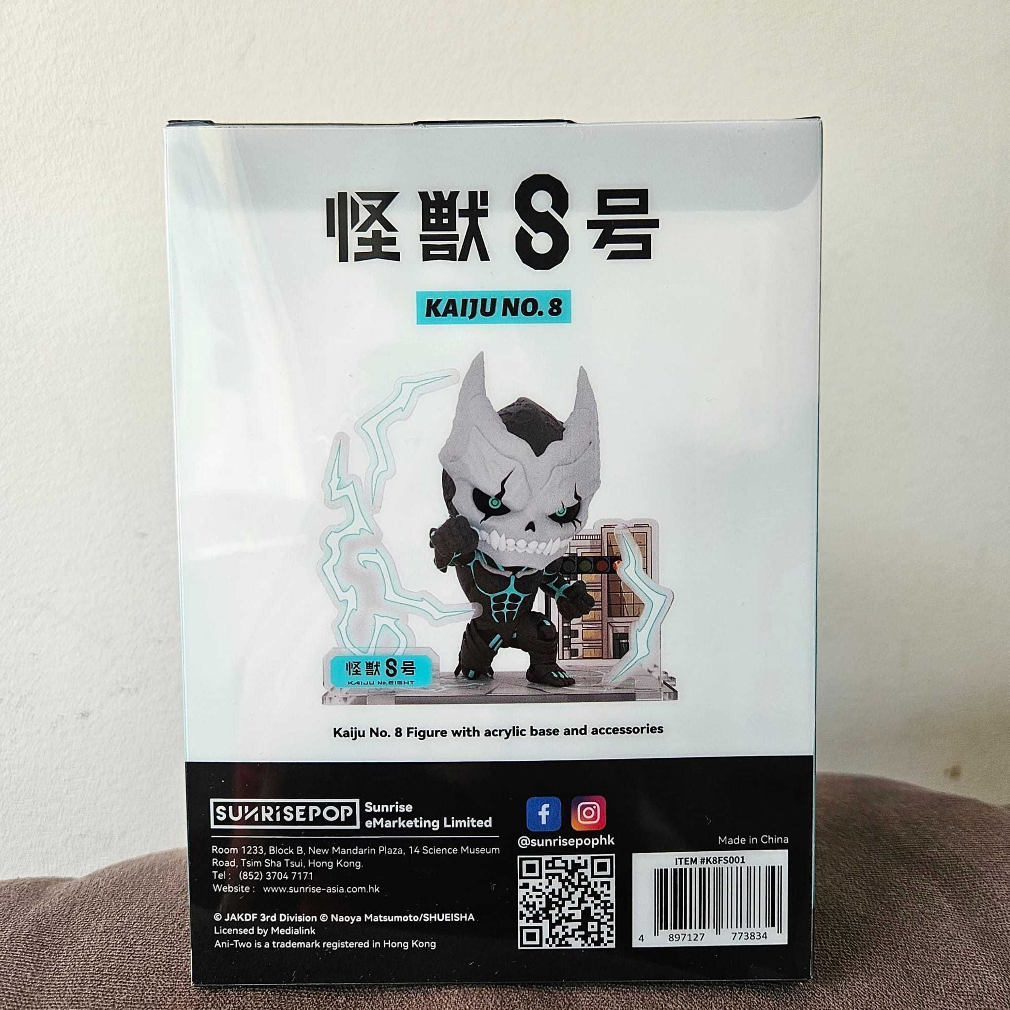 Kaiju No.8 figure with acrlic base and accessories