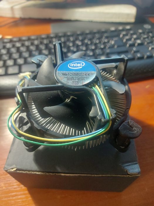 Охолоджувач кулер до процесора Intel