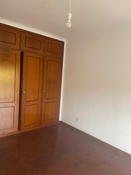 Arrenda-se apartamento 4 assoalhadas, próximo do Hospital de Setúbal