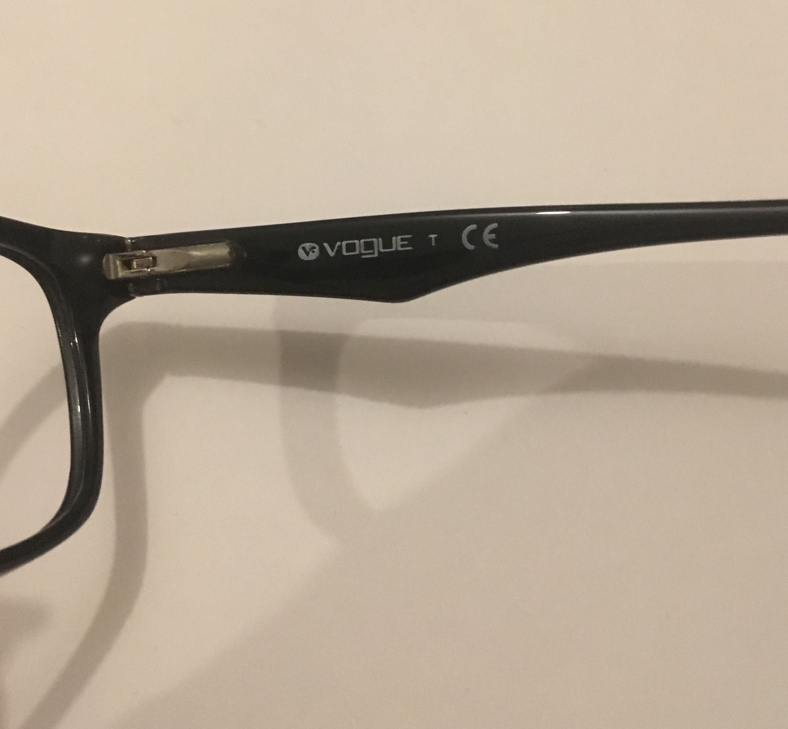 Armação de óculos marca Vogue