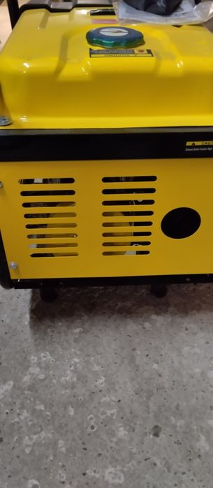 Agregat prądotwórczy Nowy  1 x230v 1x400v 12v