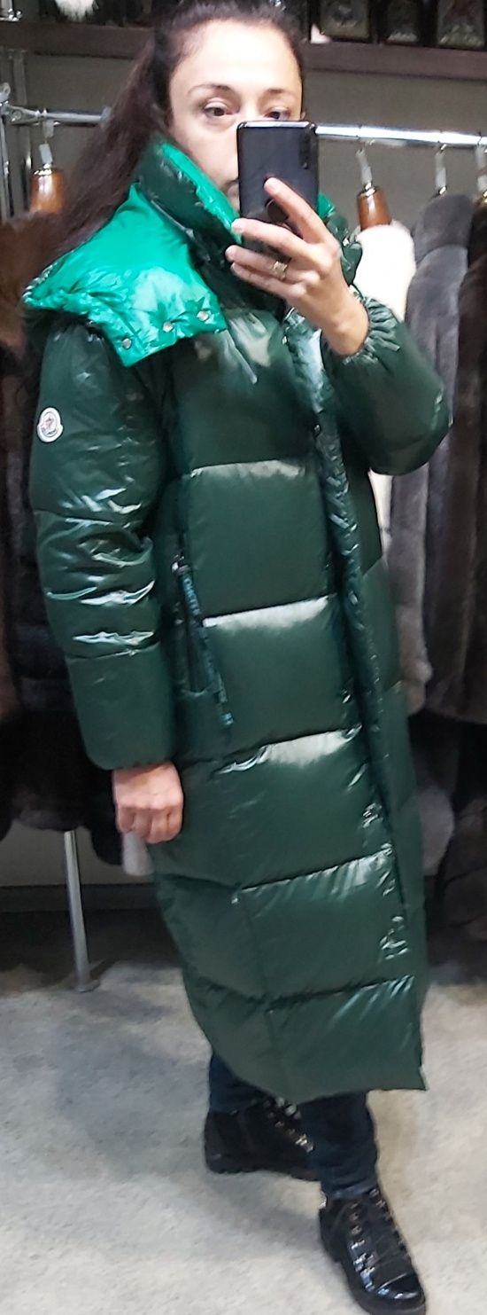 Продам пуховик MONCLER