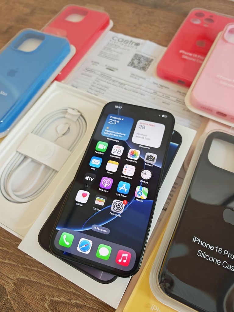 iPhone 16 Pro Max 256GB Preto Titanium SemiNovo C/Garantia Aceito Reto