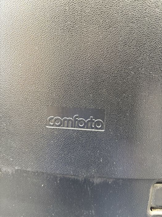 Vende-se cadeira com braços e rodas