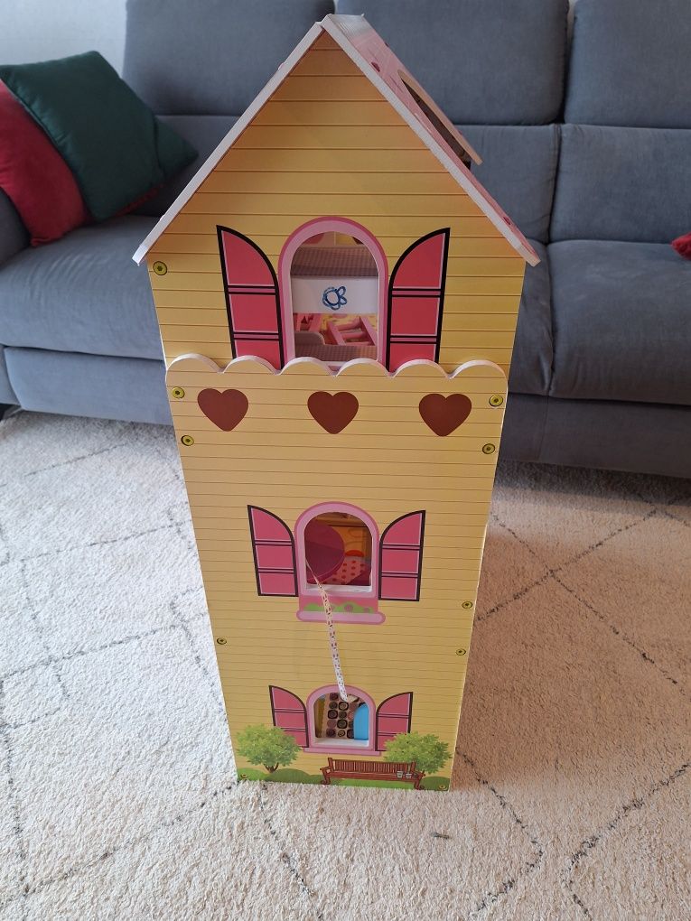 Domek dla lalek Do zabawy dla dzieci oswietleniem drewniany