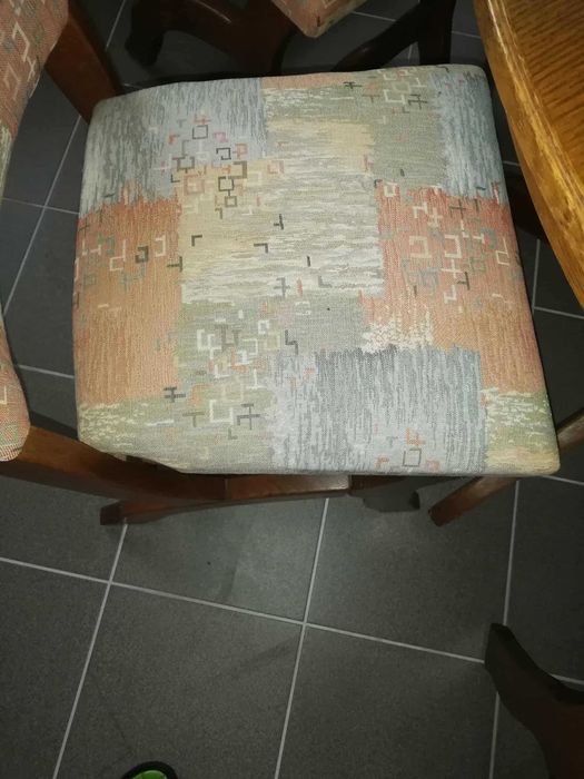 Stół dębowy rozkładany i krzesła