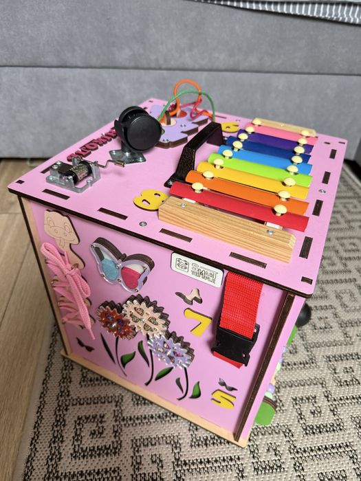 Бізікуб рожевий 30х30см