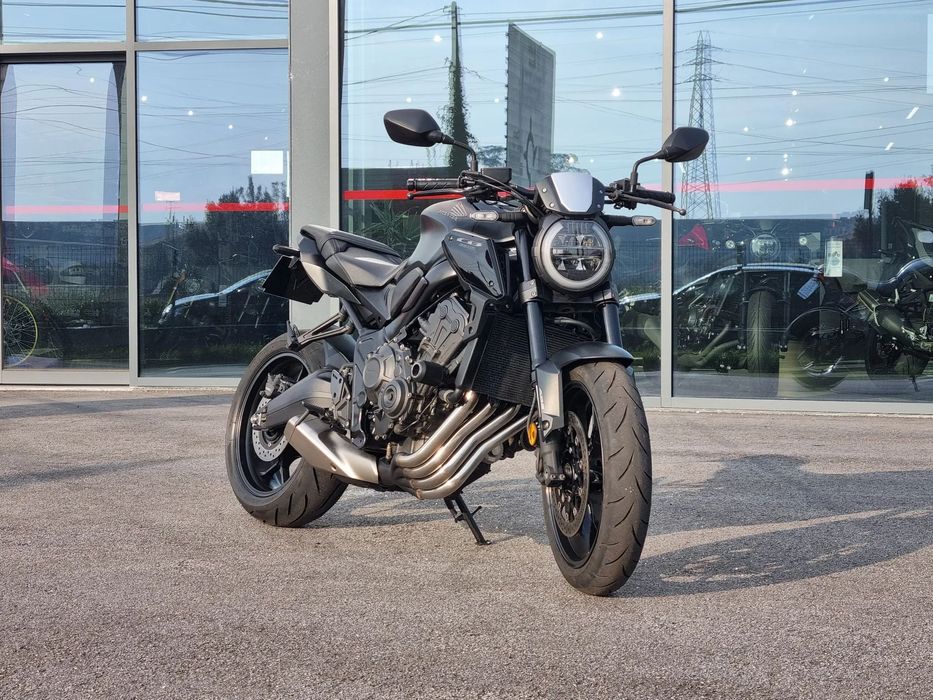 Honda CB  650R Fullblack