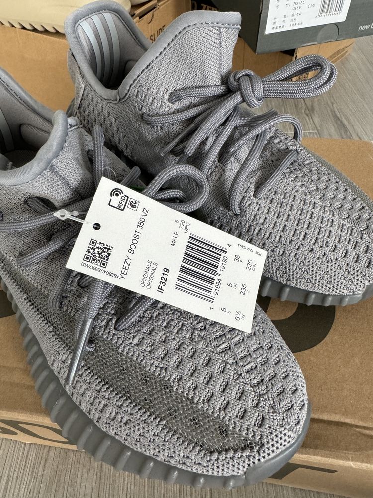 ORIGINAL Adidas Yeezy Boost 350 V2 Space Ash Due (new in box )