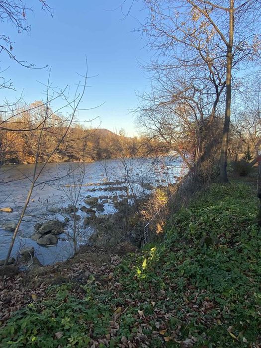 Продається будинок під ремонт в гарном місті річка, карпати гори гарні