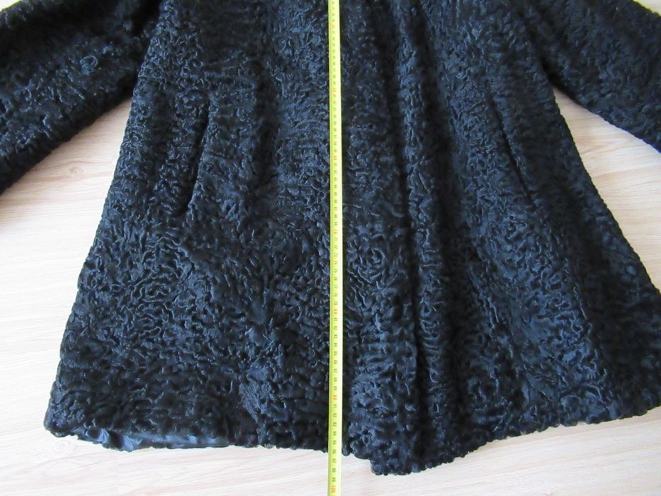 Шуба з каракульчи.