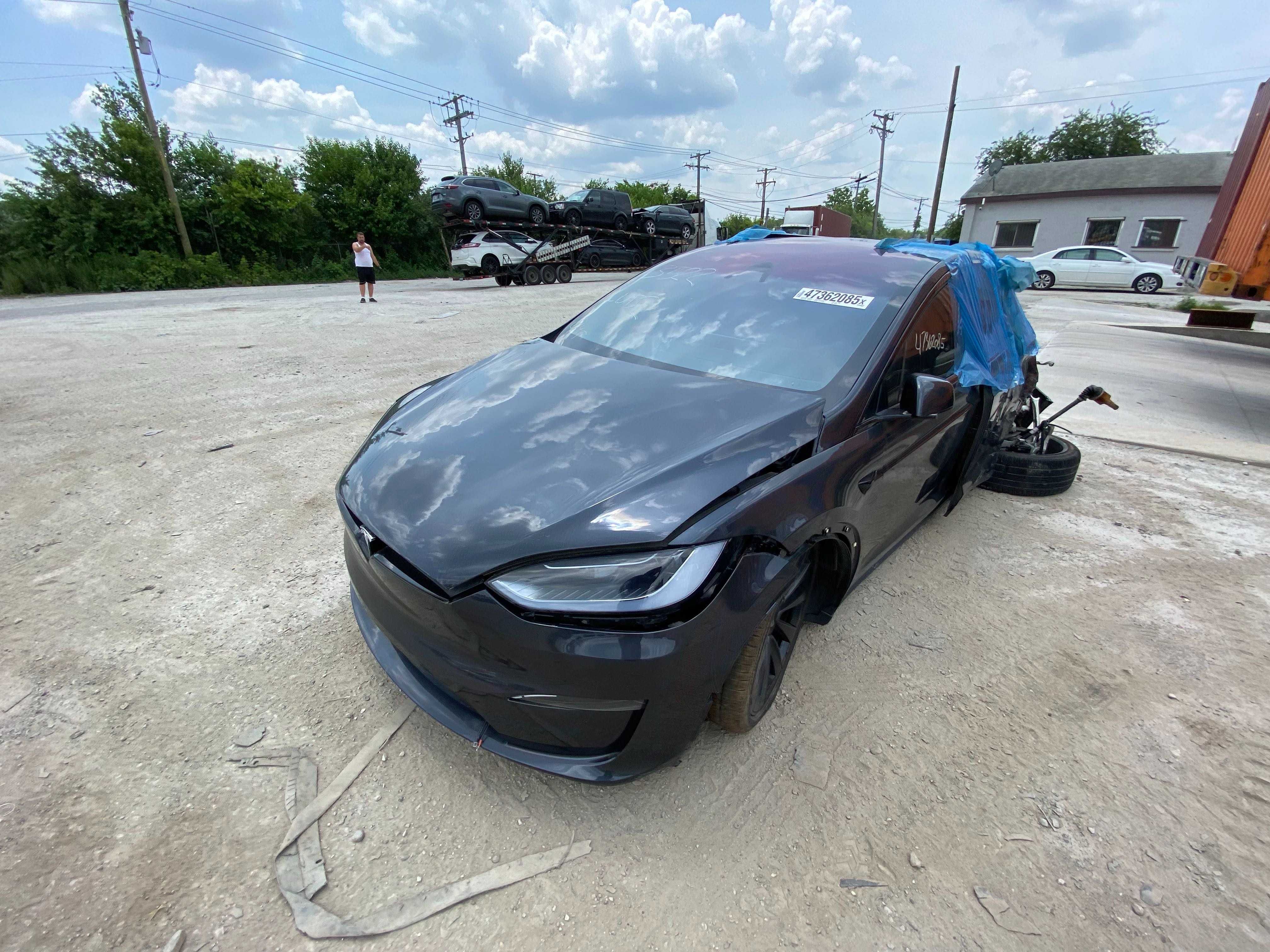 Tesla Model X 24 рік