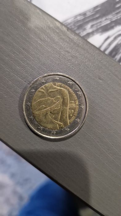 2 €  comemorativas e comuns paises diversos circuladas