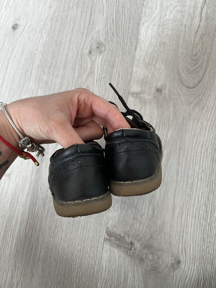 Buty czarne eleganckie chlopiece