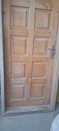 Двері вхідні дерев'яні