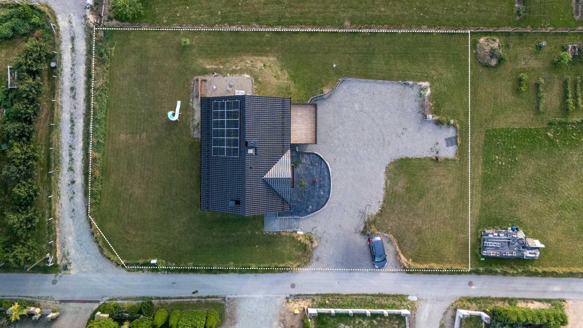 Dron do wynajęcia z operatorem – zdjęcia, filmy, kontrole budowlane